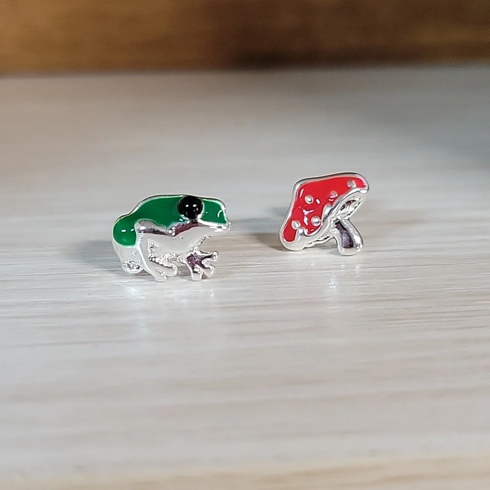 🔥LAST PAIR🔥 FROG AND MUSHROOM STUD EARRINGS - Picture 6 of 6